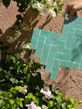 Load image into Gallery viewer, Zellige découpe Tleta